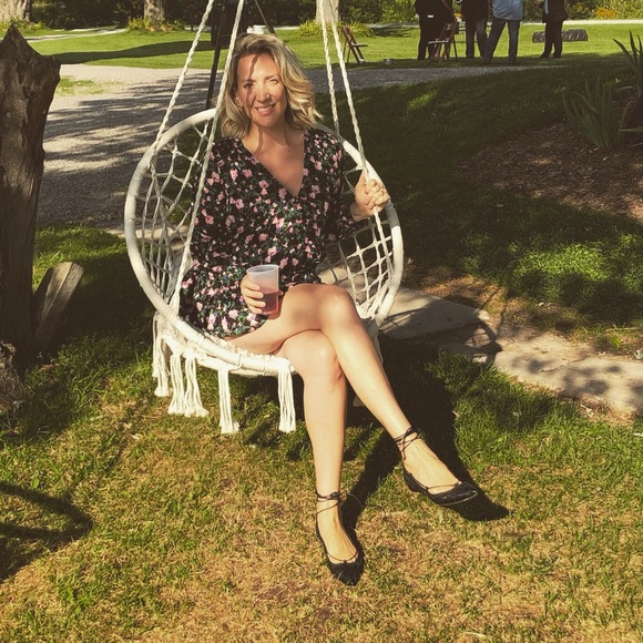 Meet your Posher, Whitney - Picture 1 of 1